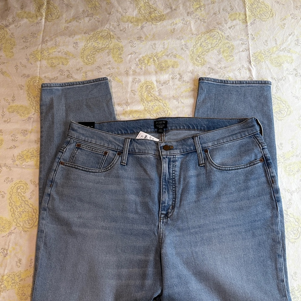 NWT J.Crew Woman’s Essential Straight Jean Light Blue Size 35T